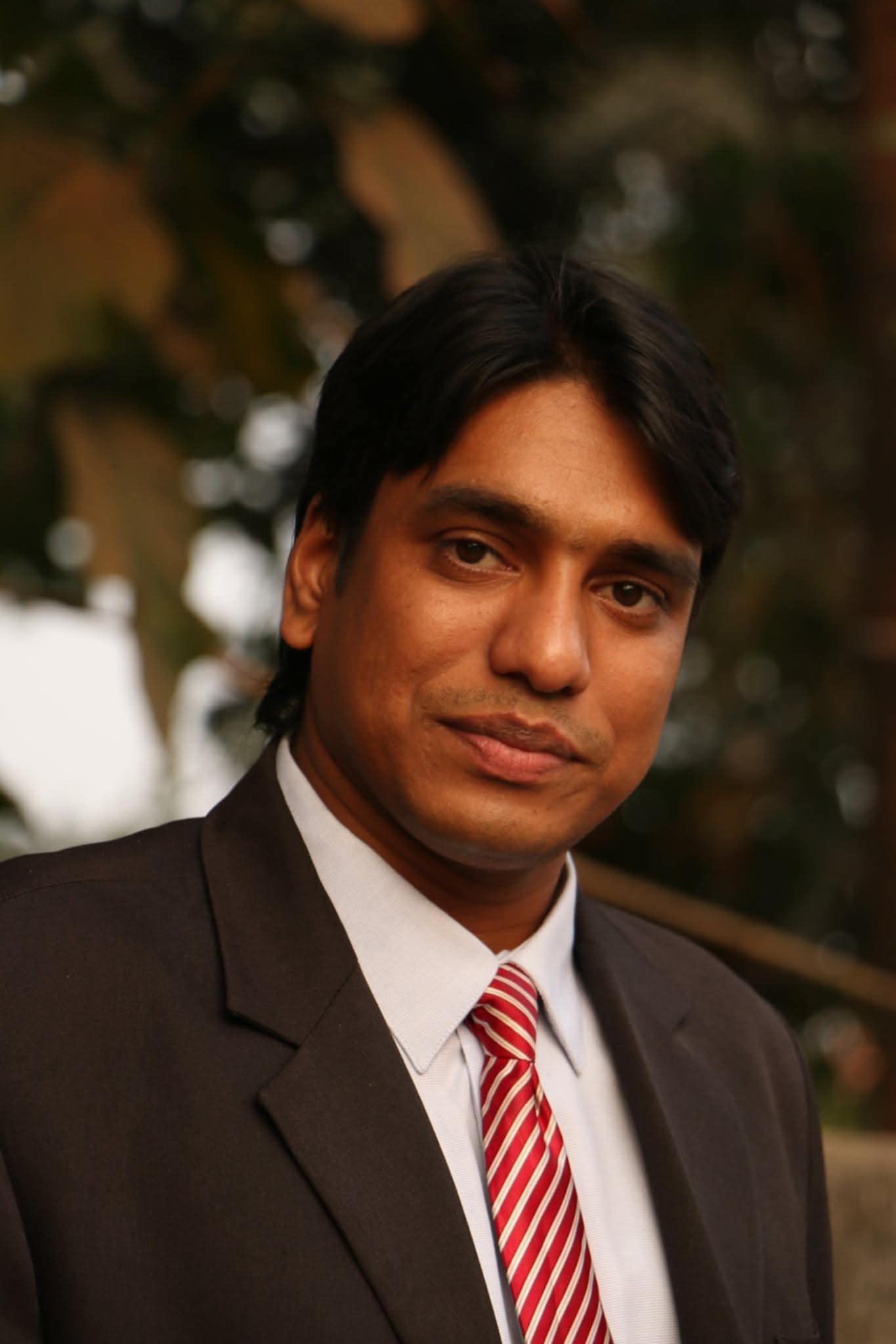 খয়েরি রঙের শাড়ি